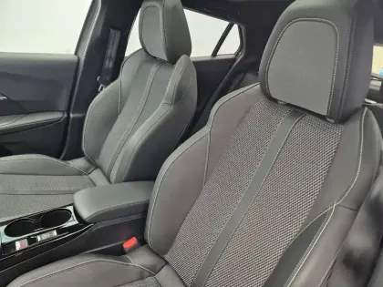 Photo 8 Peugeot 2008  Hybrid 136 e-DCS6