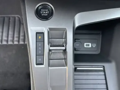 Photo 13 Peugeot 308  SW Hybrid 145 e-DCS6