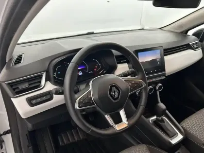 Photo 19 Renault Clio  E-Tech full hybrid 145