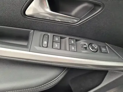 Photo 36 Peugeot 3008  Hybrid 145 e-DCS6