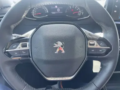 Photo 16 Peugeot 2008  PureTech 100 S&S BVM6