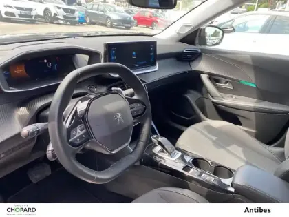 Photo 8 Peugeot 2008  PureTech 130 S&S EAT8