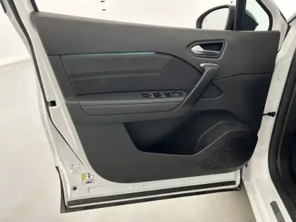 Photo 19 Renault Captur  E-Tech full hybrid 145 ch
