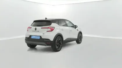Photo 13 Renault Captur  E-Tech full hybrid 145 ch