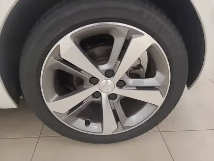 Photo 12 Peugeot 308  1.5 BlueHDi 130ch S&S EAT8