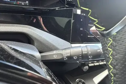 Photo 16 Peugeot 308  Plug-in Hybrid 195 ch e-DCS7