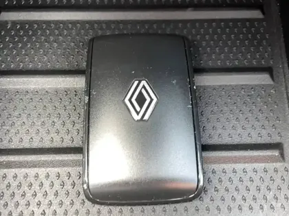 Photo 17 Renault Captur  E-Tech full hybrid 145 ch