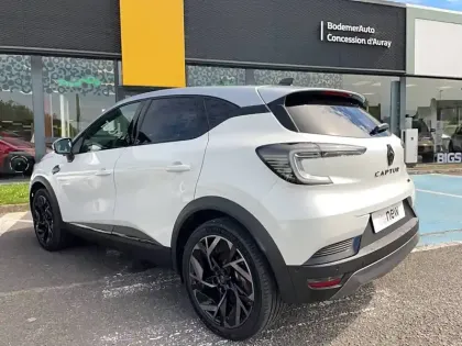 Photo 19 Renault Captur  E-Tech full hybrid 145 ch