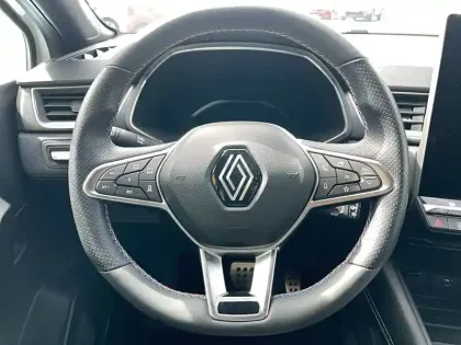 Photo 8 Renault Captur  E-Tech full hybrid 145 ch