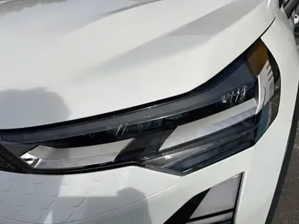 Photo 18 Renault Captur  E-Tech full hybrid 145 ch