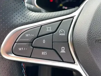 Photo 15 Renault Captur  E-Tech full hybrid 145 ch