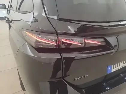 Photo 16 Peugeot 308  SW Hybrid 145 e-DCS6