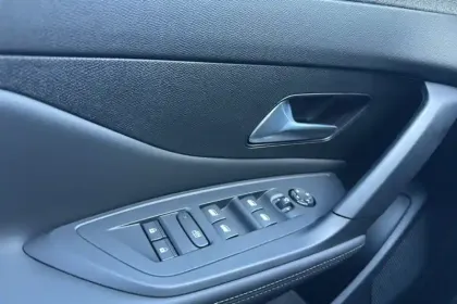 Photo 18 Peugeot 308  Electrique 54 kWh 156ch