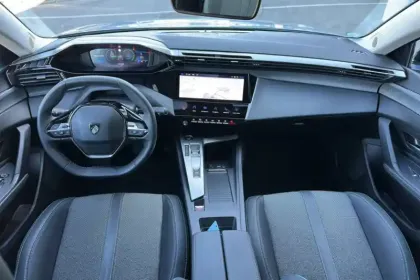 Photo 15 Peugeot 308  Electrique 54 kWh 156ch