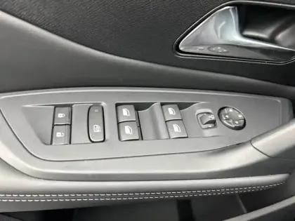 Photo 18 Peugeot 308  SW Hybrid 145 e-DCS6