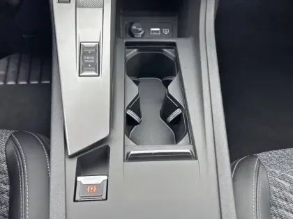 Photo 33 Peugeot 308  SW Hybrid 145 e-DCS6