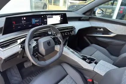 Photo 15 Peugeot 3008  Hybrid 145 e-DCS6