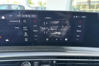 Photo 21 Peugeot 3008  Hybrid 145 e-DCS6