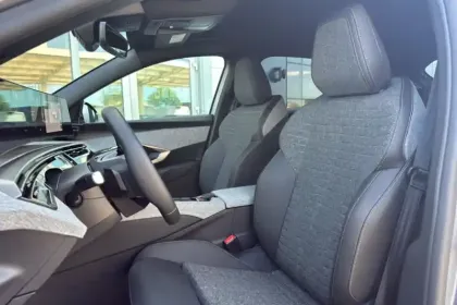 Photo 13 Peugeot 3008  Hybrid 145 e-DCS6