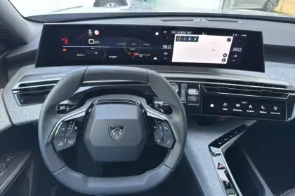 Photo 17 Peugeot 3008  Hybrid 145 e-DCS6