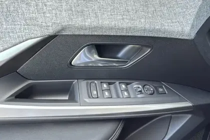 Photo 31 Peugeot 3008  Hybrid 145 e-DCS6