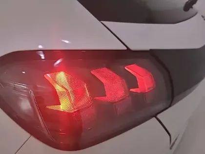 Photo 16 Peugeot 208  PureTech 75 S&S BVM5