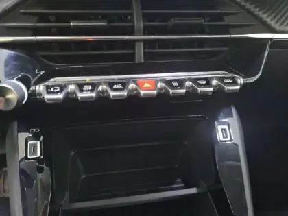 Photo 24 Peugeot 208  PureTech 75 S&S BVM5