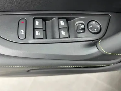 Photo 18 Peugeot 2008  Hybrid 145 e-DCS6