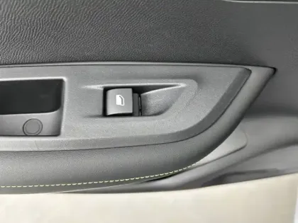 Photo 14 Peugeot 2008  Hybrid 145 e-DCS6