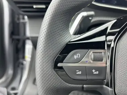 Photo 24 Peugeot 2008  Hybrid 145 e-DCS6