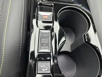 Photo 28 Peugeot 2008  Hybrid 145 e-DCS6