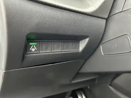 Photo 29 Peugeot 2008  Hybrid 145 e-DCS6