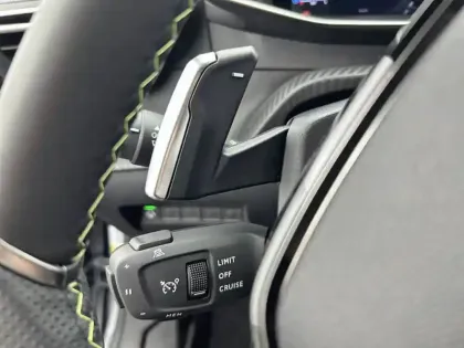 Photo 26 Peugeot 2008  Hybrid 145 e-DCS6