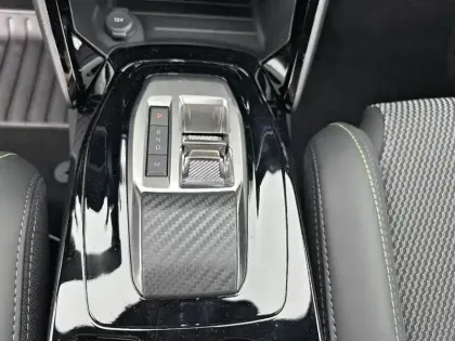 Photo 13 Peugeot 2008  Hybrid 145 e-DCS6