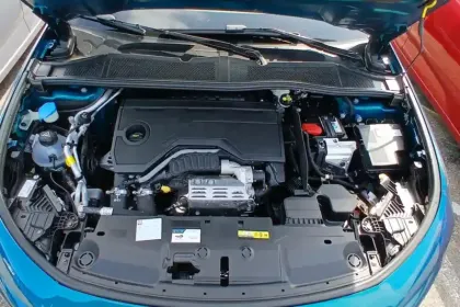 Photo 15 Peugeot 308  Hybrid 136 e-DCS6