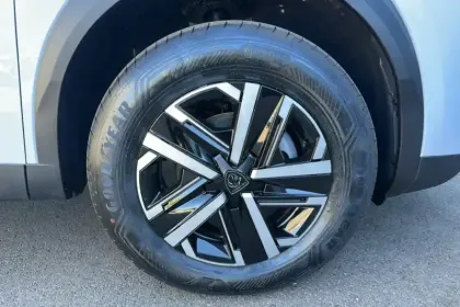 Photo 26 Peugeot 2008  100 S&S BVM6