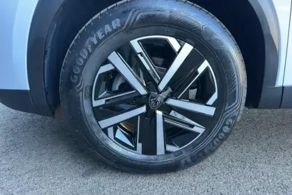 Photo 25 Peugeot 2008  100 S&S BVM6