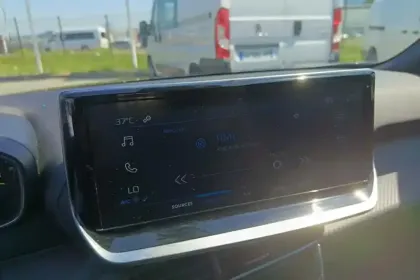 Photo 15 Peugeot 2008  Hybrid 136 e-DCS6