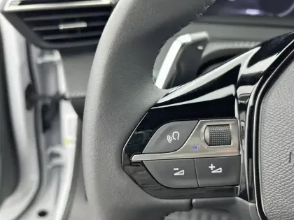 Photo 20 Peugeot 2008  Hybrid 145 e-DCS6