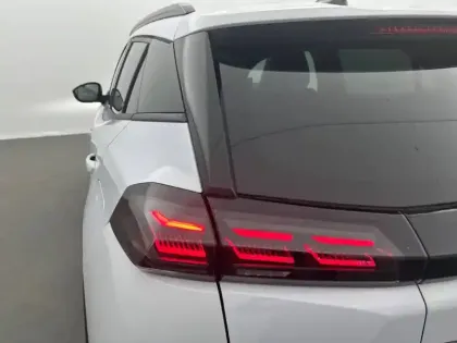 Photo 16 Peugeot 2008  Hybrid 145 e-DCS6