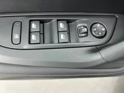 Photo 19 Peugeot 2008  Hybrid 145 e-DCS6