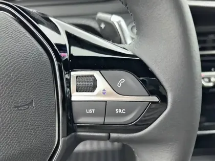 Photo 21 Peugeot 2008  Hybrid 145 e-DCS6