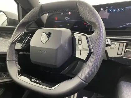 Photo 28 Peugeot 5008  Hybrid 136 e-DCS6