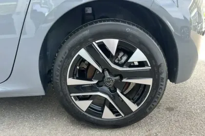 Photo 26 Peugeot 208  Hybrid 100 e-DCS6