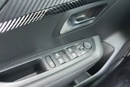 Photo 20 Peugeot 208  Hybrid 100 e-DCS6