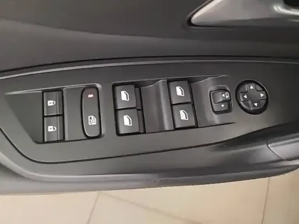 Photo 25 Peugeot 408  PHEV 180 e-EAT8