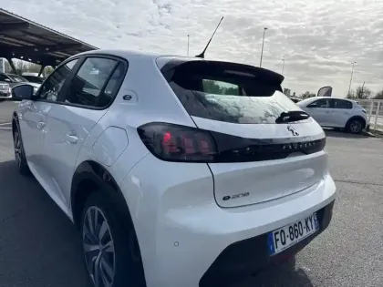Photo 16 Peugeot 208  Electrique 50 kWh 136ch