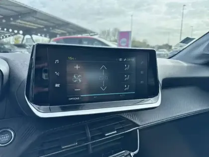 Photo 19 Peugeot 208  Electrique 50 kWh 136ch