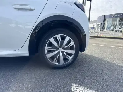 Photo 12 Peugeot 208  Electrique 50 kWh 136ch