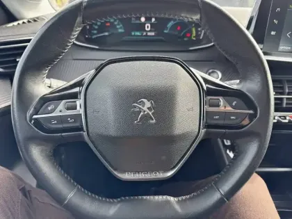 Photo 8 Peugeot 208  Electrique 50 kWh 136ch